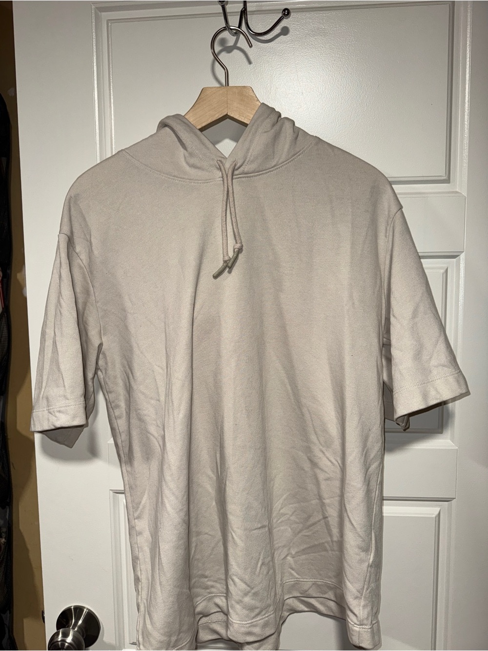 Short-Sleeve Hooded T-Shirt in Light Beige